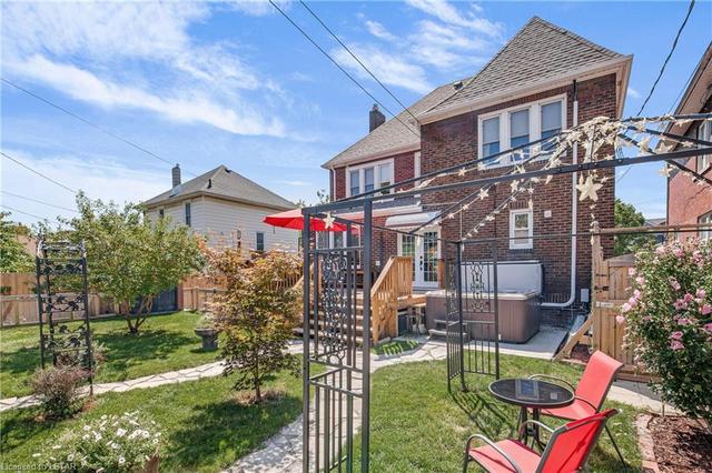 1120 Dougall Avenue, House detached with 6 bedrooms, 3 bathrooms and 4 parking in Windsor ON | Image 5