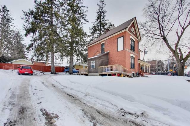 228 Bayfield St, House detached with 4 bedrooms, 3 bathrooms and 6 parking in Barrie ON | Image 5