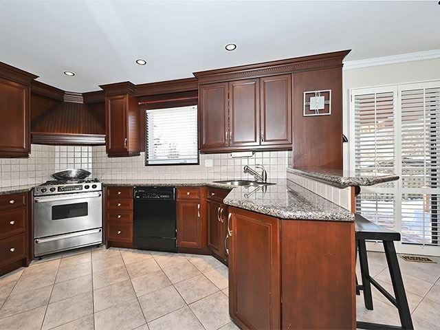 10 Garnett Dr, House detached with 4 bedrooms, 4 bathrooms and 4 parking in Ajax ON | Image 3