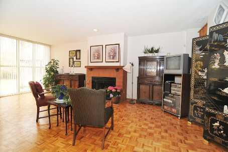 th 22 - 100 Arbors Lane, Townhouse with 3 bedrooms, 2 bathrooms and 2 parking in Vaughan ON | Image 2