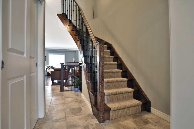 61 Redcedar Cres, House attached with 3 bedrooms, 3 bathrooms and 1 parking in Hamilton ON | Image 10