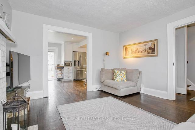 28 Sixth St, House detached with 3 bedrooms, 1 bathrooms and 1 parking in Toronto ON | Image 33