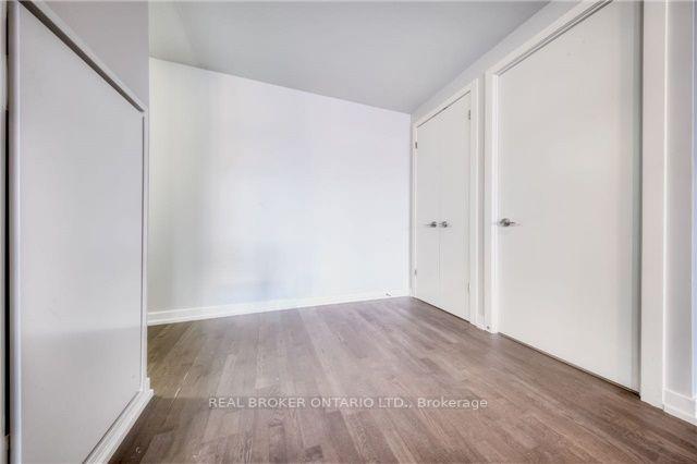 222 - 95 Bathurst St, Condo with 2 bedrooms, 2 bathrooms and 1 parking in Toronto ON | Image 2