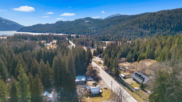 16117 Highway 3a, House detached with 6 bedrooms, 5 bathrooms and null parking in Central Kootenay A BC | Image 4