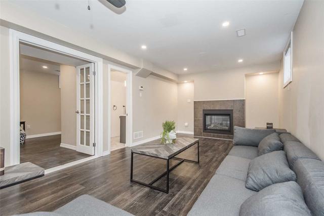 33 Kenwood Cres, House detached with 4 bedrooms, 2 bathrooms and 3 parking in Guelph ON | Image 4