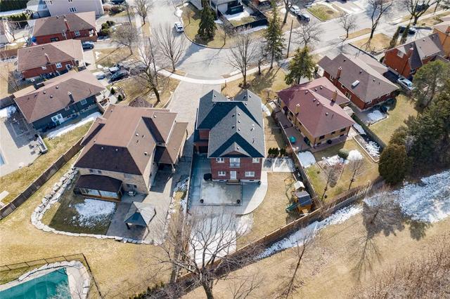 16 Garside Cres, House detached with 3 bedrooms, 4 bathrooms and 4 parking in Toronto ON | Image 29