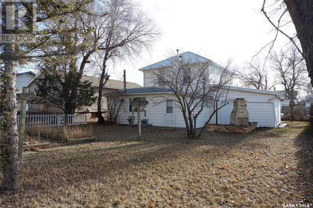 233 5th Avenue W, House detached with 4 bedrooms, 3 bathrooms and null parking in Gravelbourg SK | Image 35