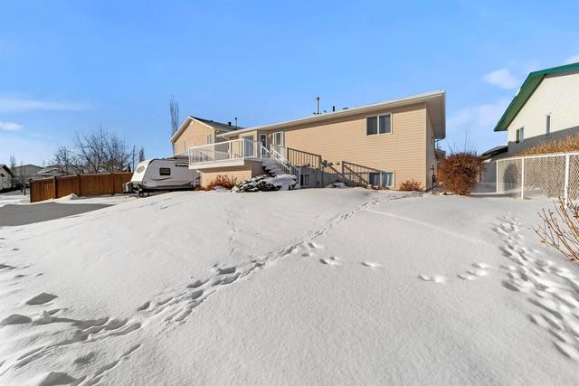 12 Elliott Drive, House detached with 5 bedrooms, 3 bathrooms and 4 parking in Camrose County AB | Image 1