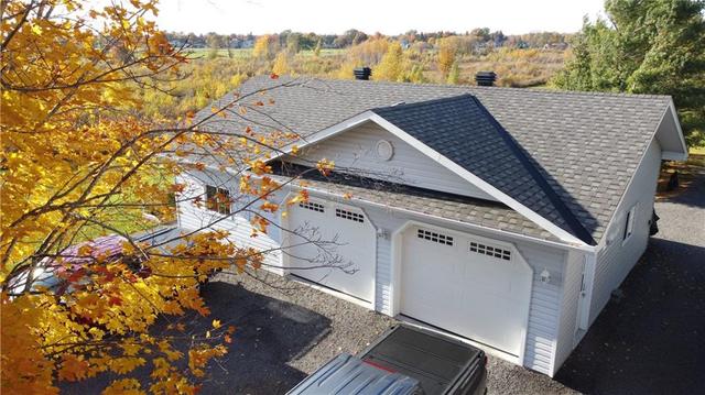 10957 Dr Miller Drive, House detached with 6 bedrooms, 2 bathrooms and 6 parking in South Dundas ON | Image 3