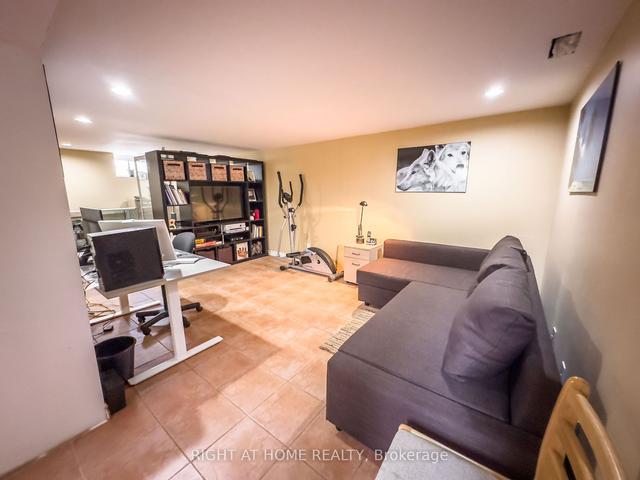 3 Mccallum Crt, House detached with 3 bedrooms, 1 bathrooms and 3 parking in Toronto ON | Image 18