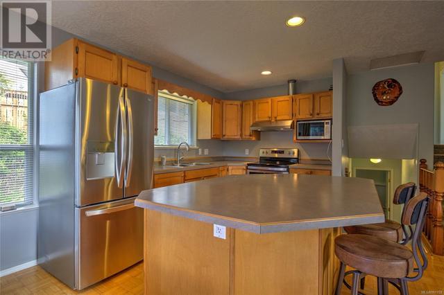 150 & 160 Gravelle Pl, House detached with 4 bedrooms, 2 bathrooms and 3 parking in Lake Cowichan BC | Image 10