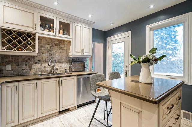 22 Cranleigh Crt, House detached with 3 bedrooms, 2 bathrooms and 10 parking in Toronto ON | Image 11