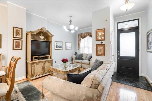 541 Ossington Ave, House semidetached with 4 bedrooms, 3 bathrooms and 2 parking in Toronto ON | Image 17
