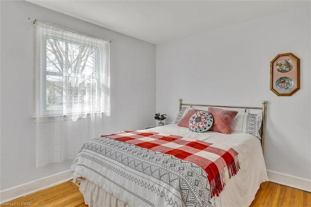 906 St. Mary's Street, House detached with 2 bedrooms, 1 bathrooms and null parking in Peterborough ON | Image 17