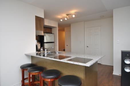 1014 - 225 Wellesley St E, Condo with 2 bedrooms, 2 bathrooms and 1 parking in Toronto ON | Image 2