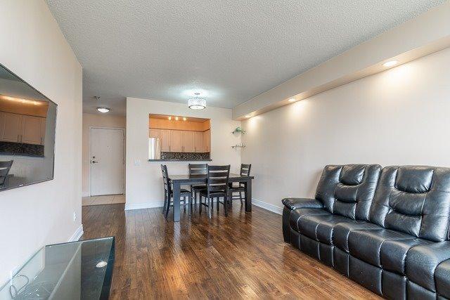1008 - 91 Townsgate Dr, Condo with 2 bedrooms, 2 bathrooms and 1 parking in Vaughan ON | Image 8