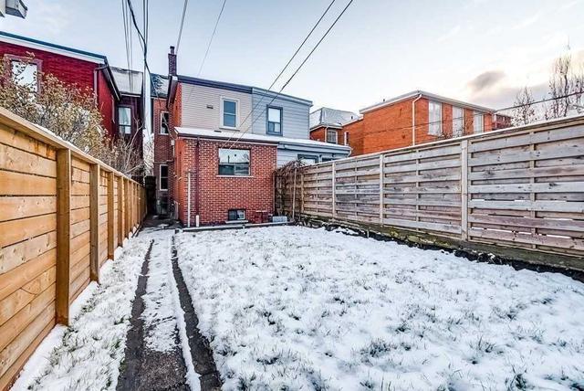 388 Crawford (Main+Bsmt) St, House semidetached with 3 bedrooms, 1 bathrooms and 1.5 parking in Toronto ON | Image 7