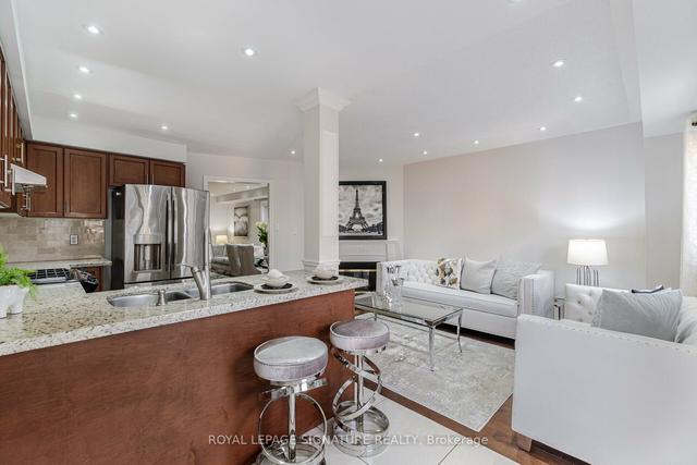 921 Tambourine Terr, House semidetached with 3 bedrooms, 4 bathrooms and 3 parking in Mississauga ON | Image 7