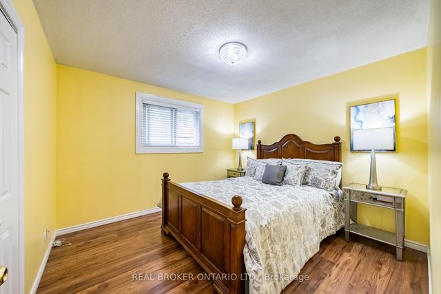 940 Reytan Blvd, House detached with 3 bedrooms, 2 bathrooms and 5 parking in Pickering ON | Image 3