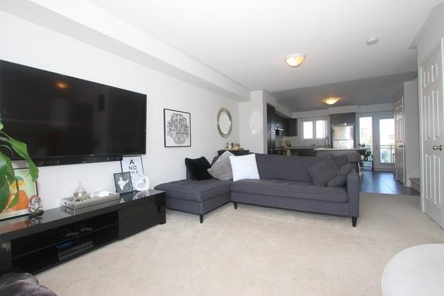 th-01 - 2935 Hazelton Pl, Townhouse with 2 bedrooms, 3 bathrooms and 2 parking in Mississauga ON | Image 3