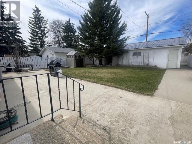107 Griffin Street, House detached with 5 bedrooms, 2 bathrooms and null parking in Maple Creek SK | Image 5
