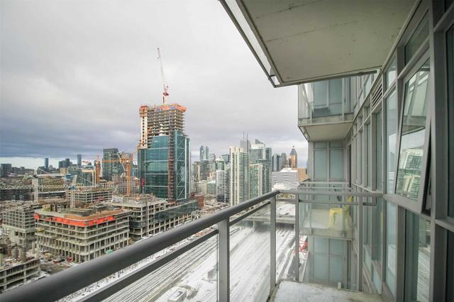 2816 - 15 Iceboat Terr, Condo with 1 bedrooms, 1 bathrooms and 1 parking in Toronto ON | Image 5