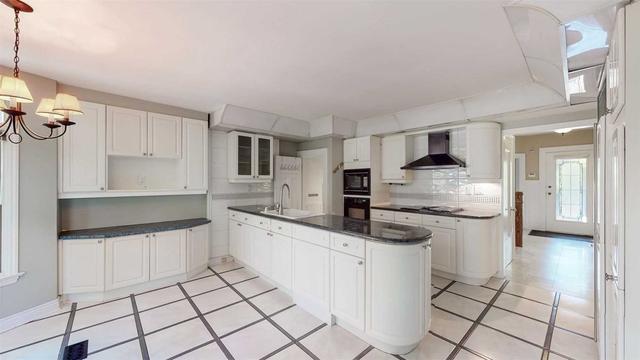 76 Dinnick Cres, House detached with 4 bedrooms, 3 bathrooms and 5 parking in Toronto ON | Image 5