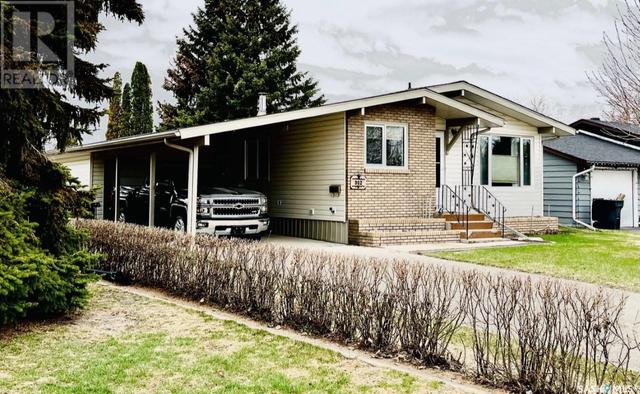 302 Circlebrooke Drive, House detached with 4 bedrooms, 2 bathrooms and null parking in Yorkton SK | Image 3