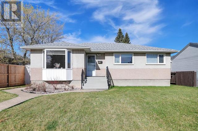 4126 38 Avenue, House detached with 3 bedrooms, 1 bathrooms and 4 parking in Red Deer AB | Card Image