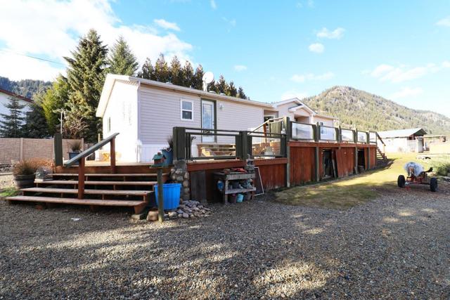 3474 Davy Road, House detached with 2 bedrooms, 2 bathrooms and null parking in Kootenay Boundary D BC | Image 2