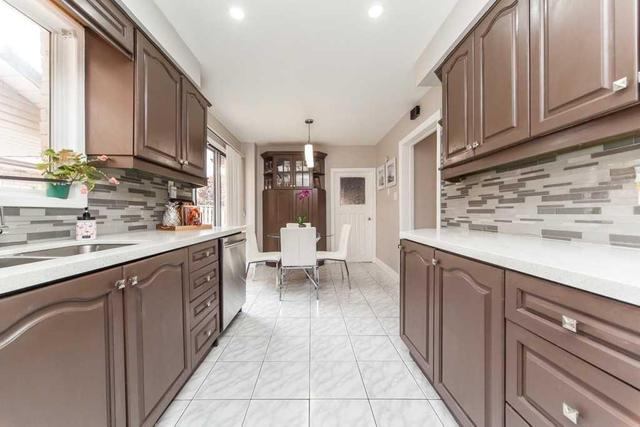 4 Raine Crt, House detached with 3 bedrooms, 3 bathrooms and 4 parking in Brampton ON | Image 6