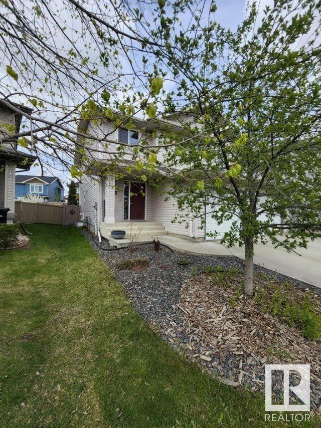 13632 140 Av Nw, House semidetached with 3 bedrooms, 2 bathrooms and null parking in Edmonton AB | Card Image