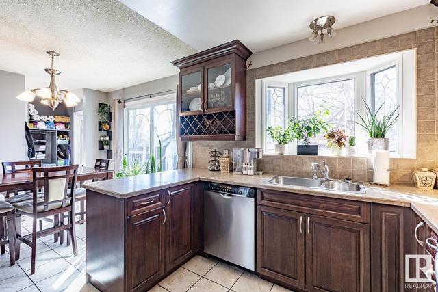 8707 31 Av Nw, House detached with 4 bedrooms, 2 bathrooms and 4 parking in Edmonton AB | Image 3