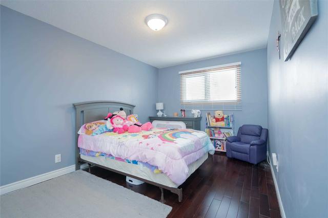 27 Newlyn Cres, House semidetached with 3 bedrooms, 2 bathrooms and 3 parking in Brampton ON | Image 16