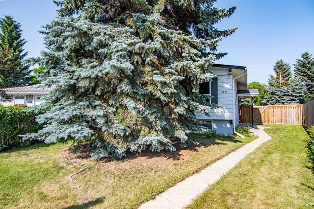 5931 61 Avenue, House detached with 2 bedrooms, 1 bathrooms and 2 parking in Red Deer AB | Image 1