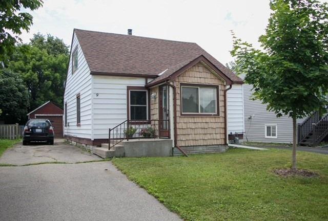 9 Mary St, House detached with 3 bedrooms, 1 bathrooms and 5 parking in Ajax ON | Image 1