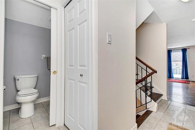 273 Ridgepark Private, Home with 3 bedrooms, 2 bathrooms and 1 parking in Ottawa ON | Image 4