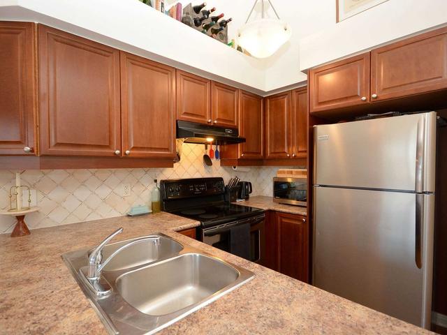 3 - 634 Shoreline Dr, Townhouse with 2 bedrooms, 2 bathrooms and 2 parking in Mississauga ON | Image 2