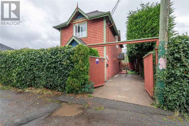 309 Bella St, House detached with 2 bedrooms, 3 bathrooms and 1 parking in Victoria BC | Image 1