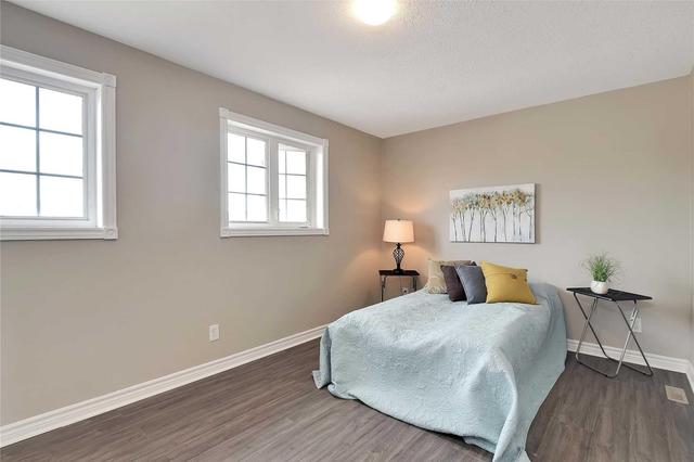 64 Michael Cres, House attached with 3 bedrooms, 2 bathrooms and 2 parking in Barrie ON | Image 12