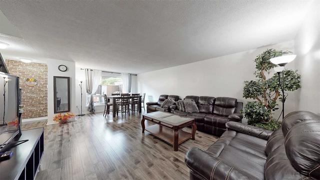 55 - 130 Ling Rd, Townhouse with 3 bedrooms, 2 bathrooms and 1 parking in Toronto ON | Image 32