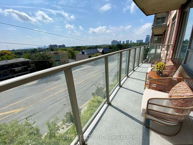 605 - 1 Clairtrell Rd, Condo with 3 bedrooms, 2 bathrooms and 1 parking in Toronto ON | Image 10