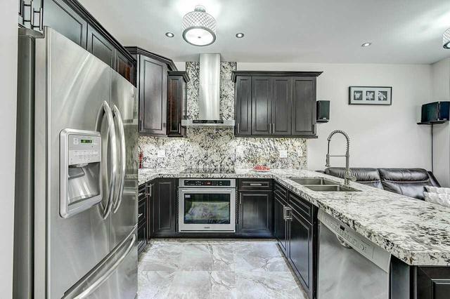 3637 Twinmaple Dr, House semidetached with 4 bedrooms, 4 bathrooms and 2 parking in Mississauga ON | Image 5