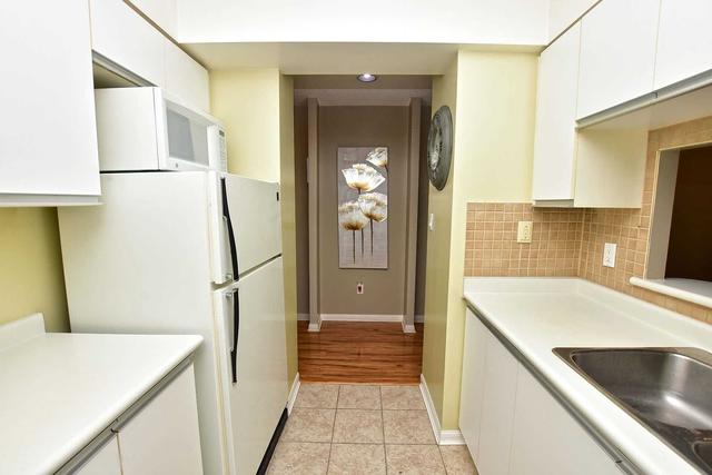 004 - 1 Hickory Tree Rd, Condo with 1 bedrooms, 1 bathrooms and 1 parking in Toronto ON | Image 2