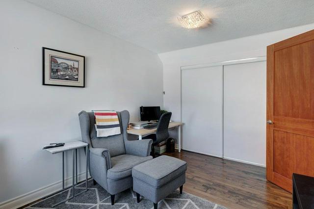 38 Quentin Place Sw, Home with 3 bedrooms, 2 bathrooms and 2 parking in Calgary AB | Image 6