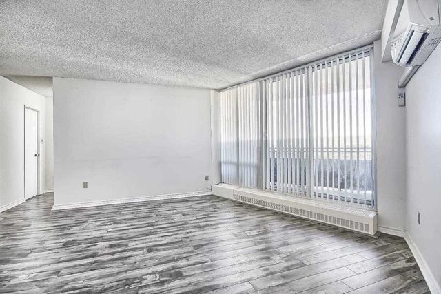 2408 - 380 Dixon Rd, Condo with 1 bedrooms, 1 bathrooms and 1 parking in Toronto ON | Image 3