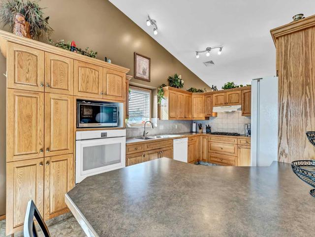 84 Sunset Crescent Sw, House detached with 4 bedrooms, 3 bathrooms and 2 parking in Medicine Hat AB | Image 13