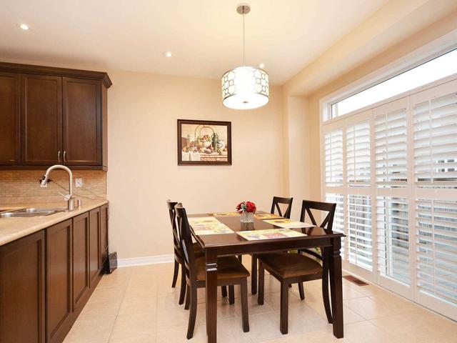 19 Sleightholme Cres, House semidetached with 3 bedrooms, 3 bathrooms and 3 parking in Brampton ON | Image 6