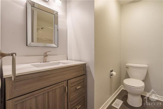 d - 415 Woodfield Drive, Townhouse with 3 bedrooms, 1 bathrooms and 1 parking in Ottawa ON | Image 15