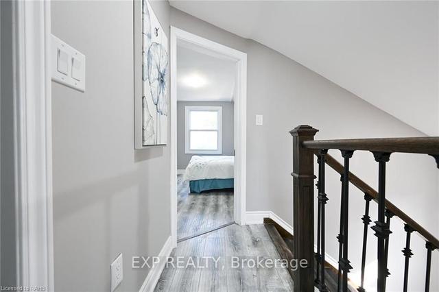 39 Walter Ave S, House detached with 3 bedrooms, 3 bathrooms and 5 parking in Hamilton ON | Image 14